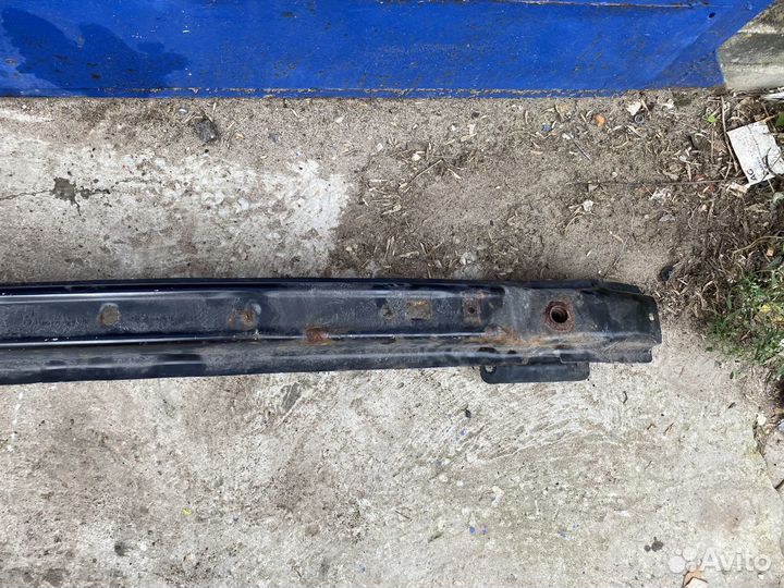 Усилитель заднего бампера Volkswagen Caddy 3