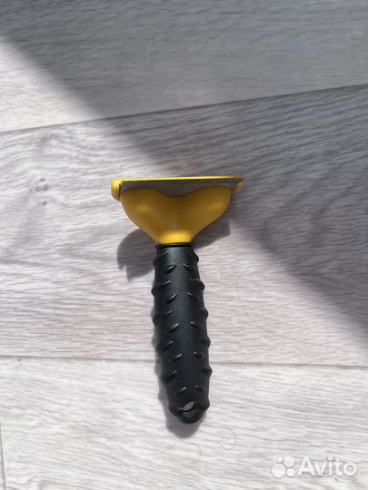 Щетка для вычесывания кошек