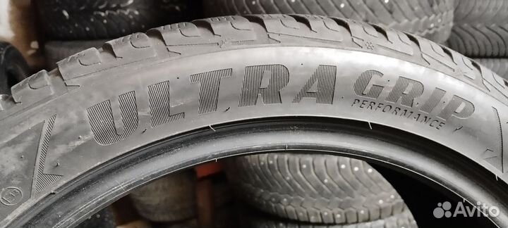 Goodyear UltraGrip 235/45 R18 98V