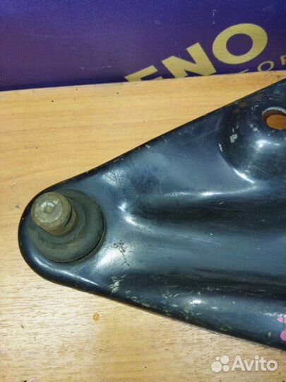 Рычаг подвески передний правый Renault Logan 2 L8