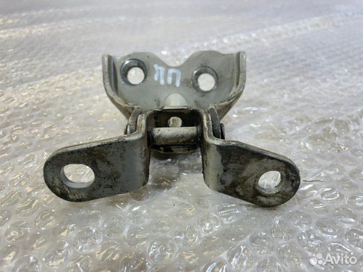 Петля двери передняя правая Hyundai Solaris