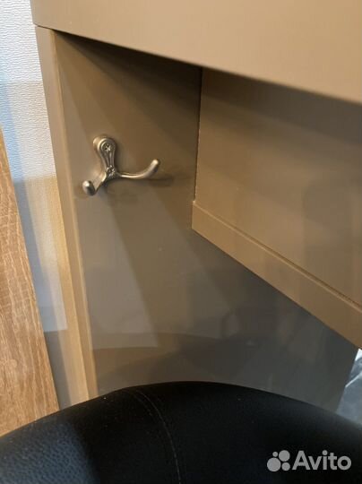 Маникюрный стол