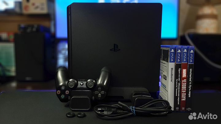 Комплект Sony PlayStation 4 Slim