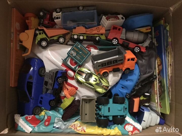 Коробка с игрушками