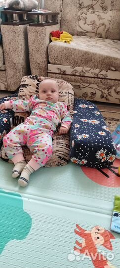 Подушка и шезлонг