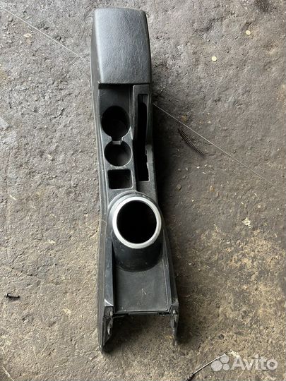 Цетральная консоль подлокотник hyundai tiburon 2