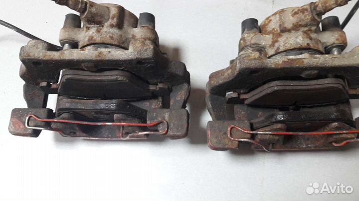 Суппорта передние левый и правый на Mercedes W210