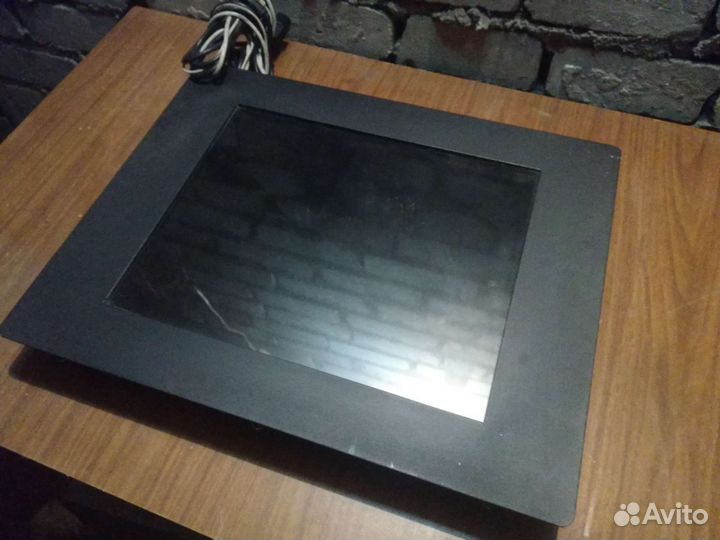 Монитор в антивандальном корпусе