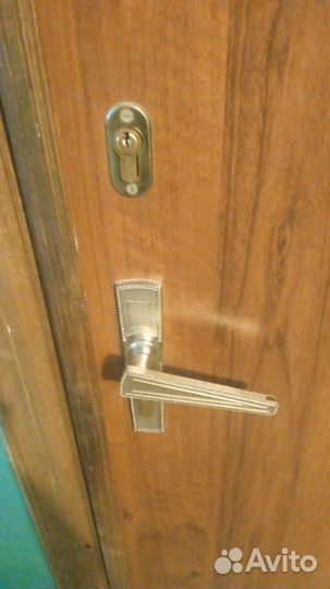 Металлическая дверь б/у
