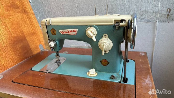 Швейная машина Чайка