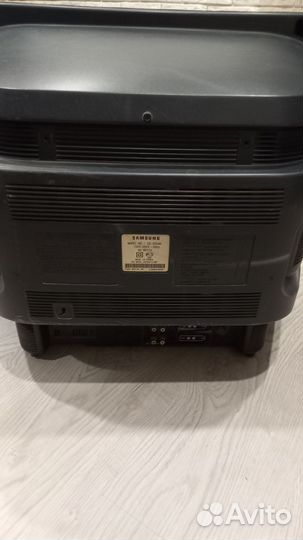 Телевизор марки Samsung model: CS-25D4R