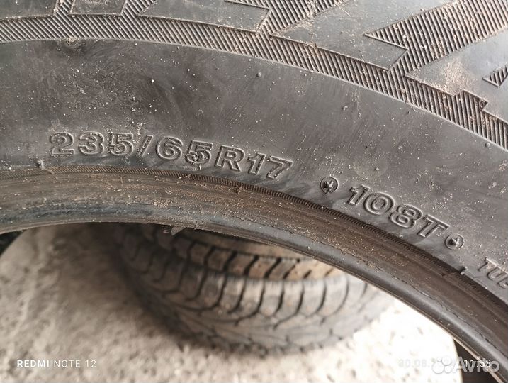 Bridgestone Blizzak Spike-01 235/65 R17 108T