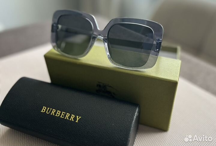 Солнцезащитные очки burberry