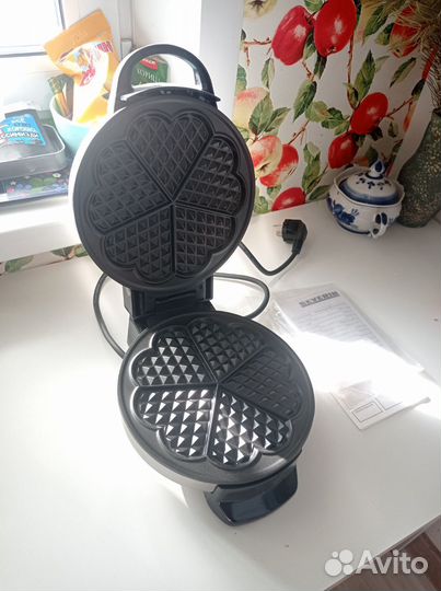 Электрическая вафельница новая