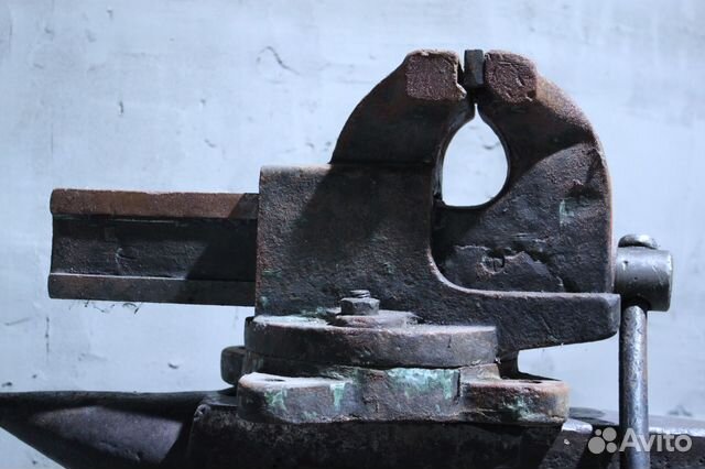 Тиски слесарные поворотные СССР