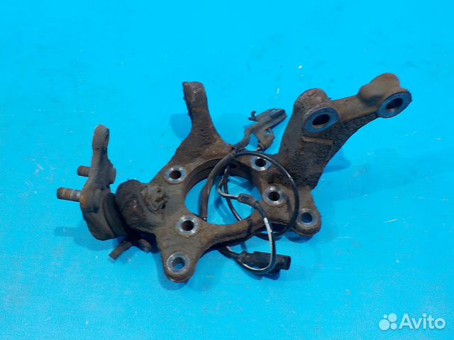 Поворотный кулак передний левый toyota Auris (E15) 2006-2012