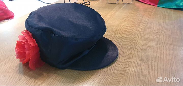 Русская народная рубаха, пояс и картуз