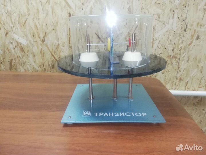 Модель Транзистора