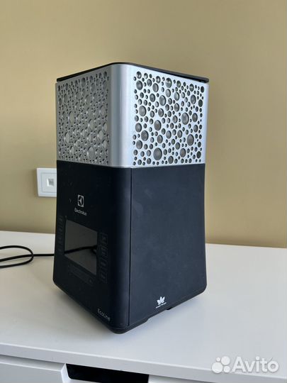 Продам увлажнитель воздуха Electrolux EHU-3710D