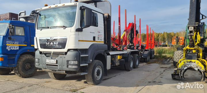 Водитель лесовоза се