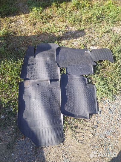 Продам коврики на Hyundai Solaris 2011-2017 года