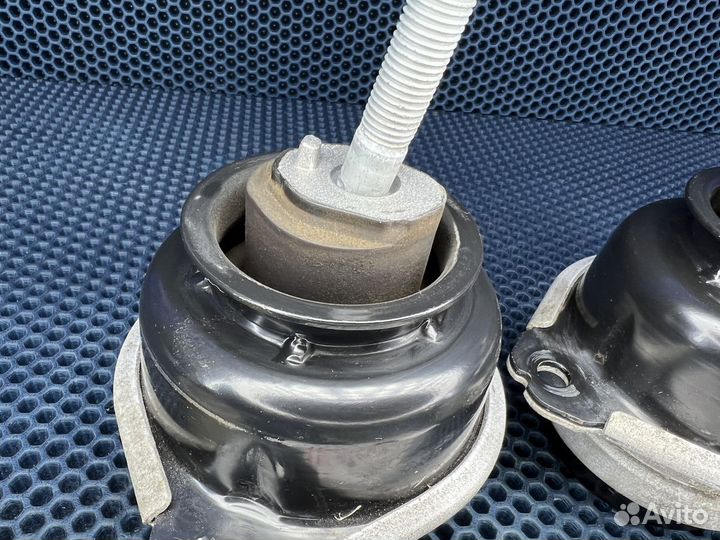 Подушка опора двигателя Touareg 4.2 AXQ