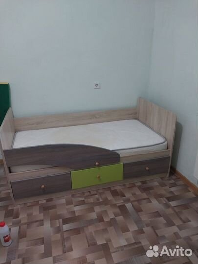 Кровать + шкафчик