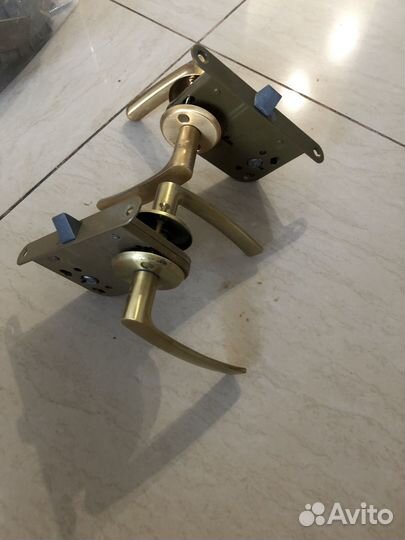 Ручки и замки для межкомнатных дверей