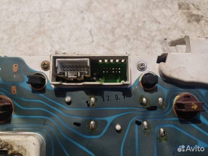 Панель приборов (щиток) Subaru Legacy 1992