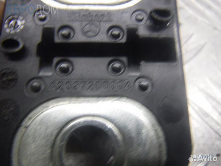 Петля двери mercedes W211 s1109491