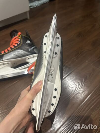 Коньки хоккейные