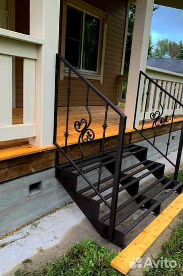 Прямая лестница на металлокаркасе