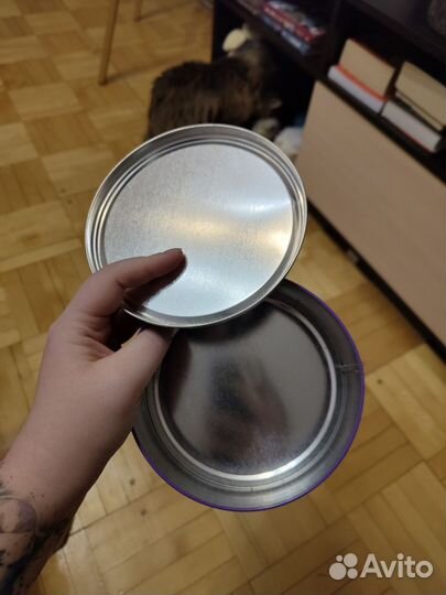 Металлическая коробка от печенья