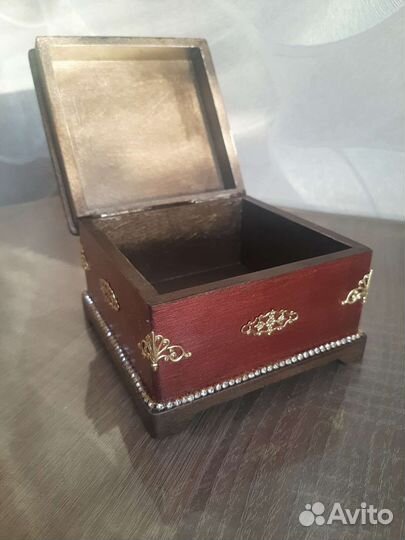 Деревянная шкатулка для украшений