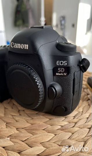 Фотоаппарат canon 5D mark 4 body