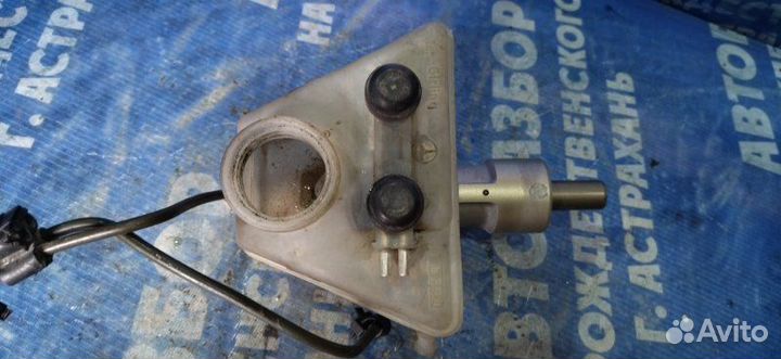 Главный тормозной цилиндр Mercedes-Benz W124 седан