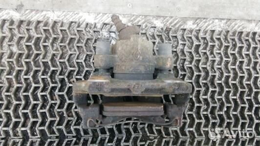 Суппорт тормозной передний левый dacia sandero 2