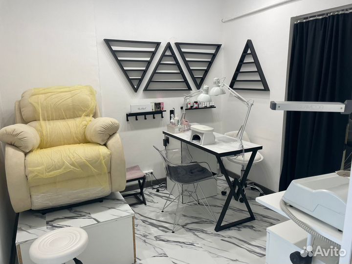 Аренда маникюрного кабинета в студии красоты