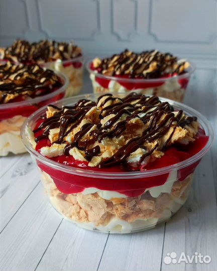 Меренговый десерт С малиновым конфи