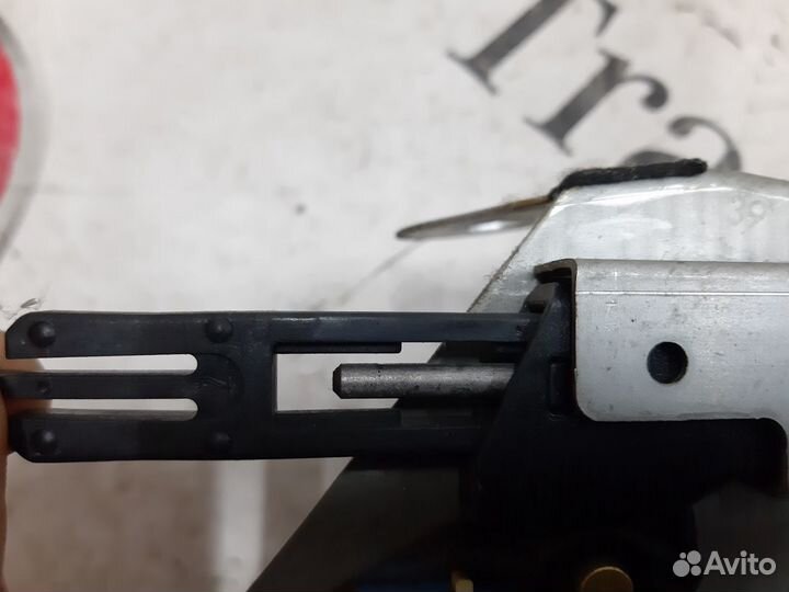 Механизм подачи ремня на Mercedes-Benz W140 CL SEC