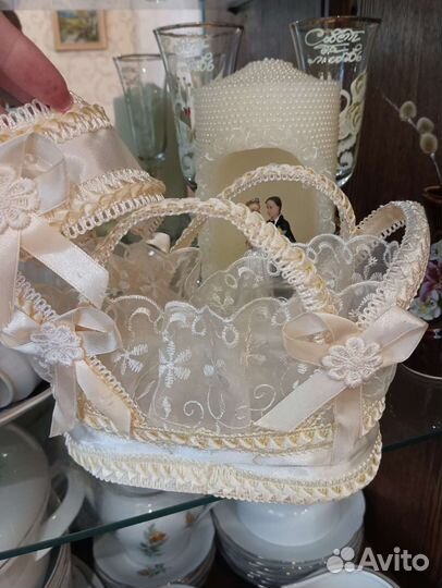 Свадебные принадлежности, бокалы, корзина, свеча