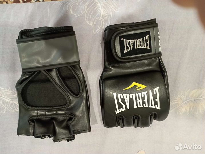 Боксерские перчатки