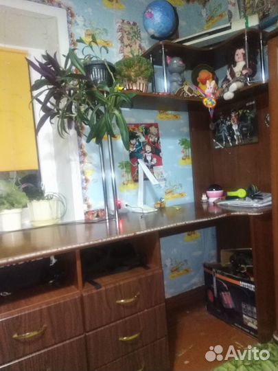 Письменный стол