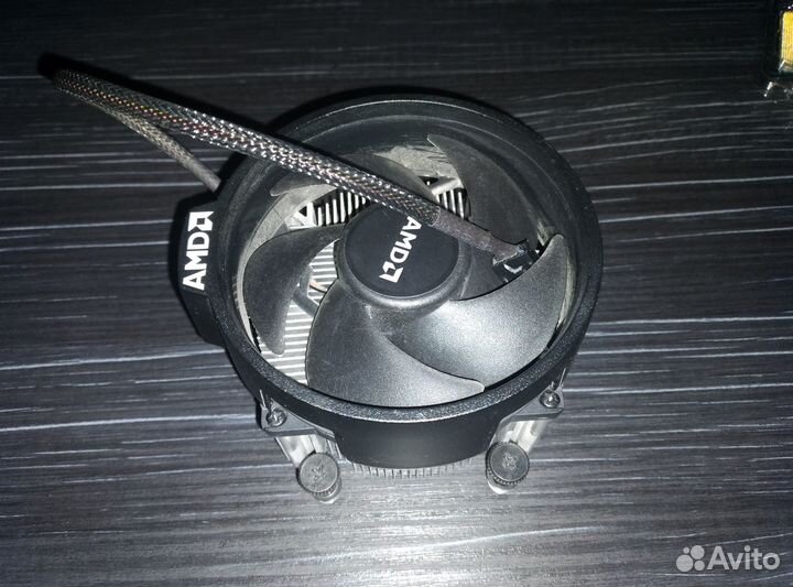 Процессор AMD Ryzen 5 1500x со штатным кулером