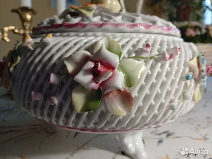 Бонбоньерка ажурный фарфор, Клуж, Румыния