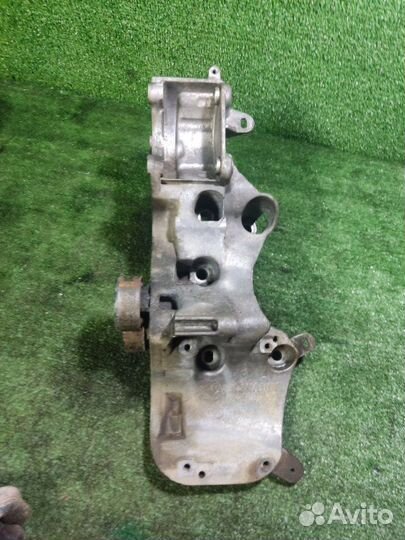 Кронштейн генератора Nissan Almera G15