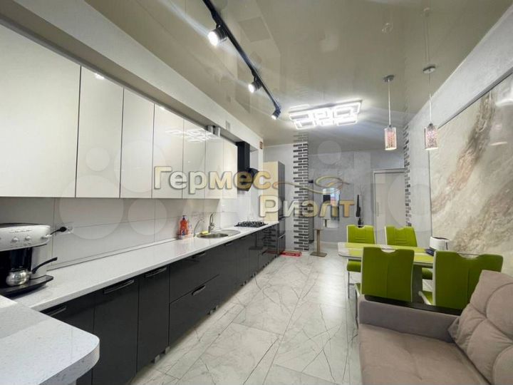 2-к. квартира, 64 м², 3/3 эт.