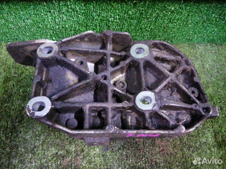 Кронштейн компрессора кондиционера Honda Stream