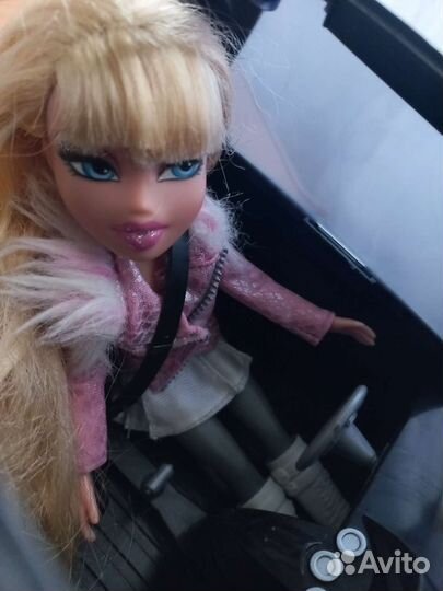 Машина Moxie на пульте управления для куклы мокси