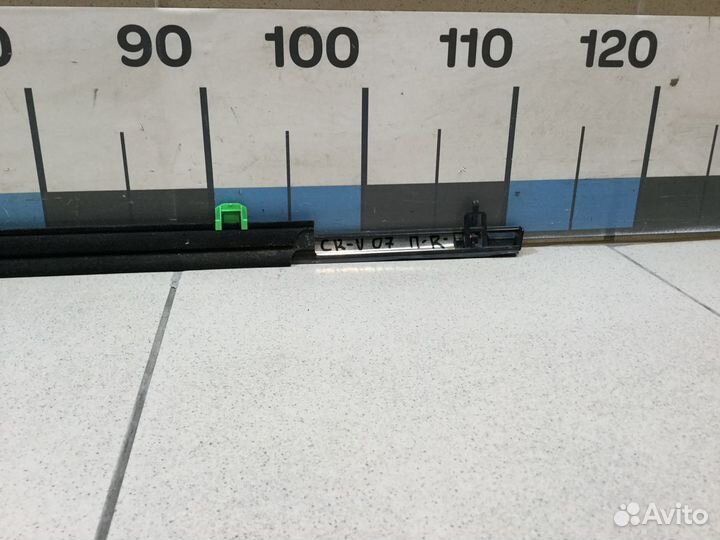 Накладка стекла переднего правого Хонда цр-В 07-12